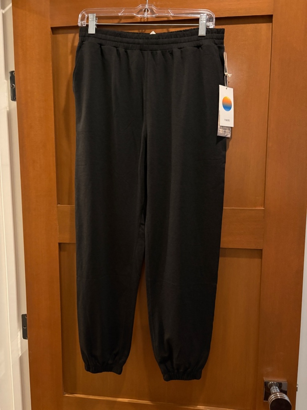 Vuori Boyfriend Jogger Pants in Black Heather NWT